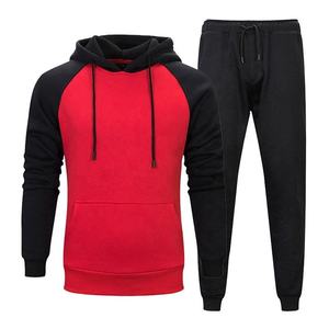 Conjunto Deportivo de Sudadera con Capucha para Hombre, Color Rojo y Negro, con Bolsillos Laterales, Corte Regular, Estilo Casual para Otoño - Product Image 1