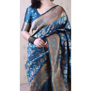 ผ้าซิ่นทอสีน้ำเงินเดนิมแบบอีลิท วีฟส์ บาเนราซี จาล พร้อมเสื้อผ้าไหมเนื้อนุ่มปักดิ้นทองมีนาคารีสำหรับผู้หญิง น้ำหนัก 650 กรัม - Product Image 5