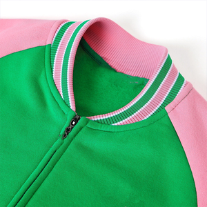 Chaqueta Varsity de Felpa Bicolor Verde Manzana y Rosa AKA - Reversible con Letras de Chenilla Personalizadas, Estilo Soroty para Mujer - Product Image 5