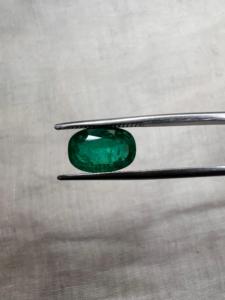 Émeraude naturelle zambienne de 2,03 carats, taille coussin, vert profond et intense, pierre précieuse de luxe, pierre brute pour haute joaillerie et designers - Product Image 3