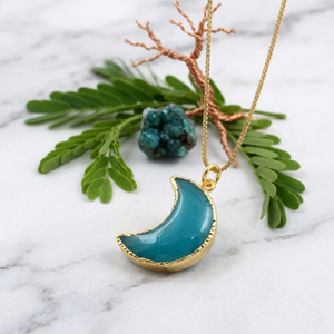 Colgante de media luna de Aqua Chalcy Natural chapado en oro de 24K, piedra natal de marzo, joyería de piedras preciosas moradas, colgantes de moda, dijes - Product Image 2