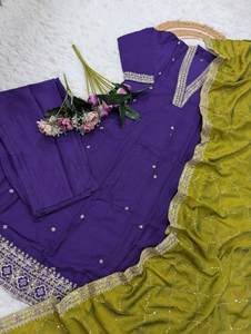 Conjunto de Kurta de 3 Piezas con Diseño Étnico Moderno Estilo Indio, Tela de Seda Pura, Cuello en V, Bordado, Disponible en Tallas Grandes y 2 Colores - Product Image 6