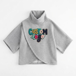 เสื้อคลุมโปโลคอเต่าสีเทาแบบ OEM ปักลายปักตามสั่ง แขนกว้าง ชายเสื้อแบบซ้อนทับ เสื้อฮู้ดดี้ผู้หญิงทรงหลวม คอสูง ผ้าฟลีซ - Product Image 3