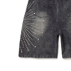 กางเกงขาสั้นผู้ชายปักลายโลโก้ขนาดใหญ่ น้ำหนักเบา ประดับเพชรเทียม ราคาขายส่ง สำหรับใช้งานกลางแจ้ง กางเกงลำลองผู้ชาย - Product Image 6