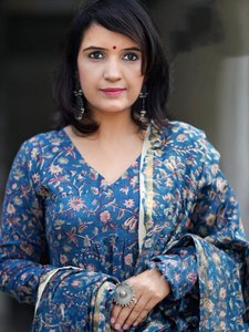 Traditional Blue Floral Printed Cotton <b>Kurta</b> Set With Dupatta Loose Fit Floor-Length Casual Wear <b>For</b> <b>Women</b> India Pakistan Style - Product Image 2