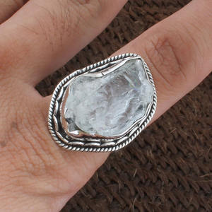 Bague artisanale en argent sterling 925 avec aquamarine, pierre précieuse bleu clair naturelle, bijou artisanal fait main, pierre de naissance de mars - Product Image 4