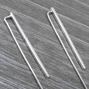 Boucles d'oreilles élégantes et minimalistes en argent sterling 925, au design élancé et fini lisse, bijoux modernes pour un usage quotidien - Product Image 5