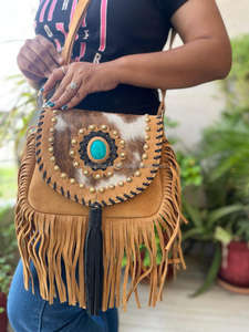 กระเป๋าสะพายไหล่หนังกลับขนสไตล์ตะวันตกสำหรับผู้หญิงพร้อมหินเทอร์ควอยซ์ - Product Image 3