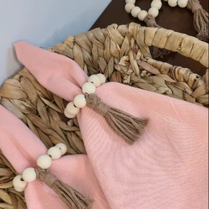 Anillos de Servilleta de Macramé Hechos a Mano: Decoración con Borlas de Cuentas - Product Image 1