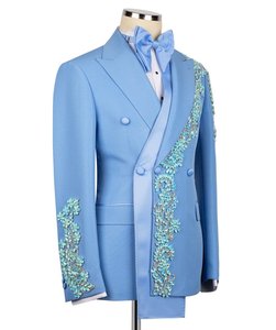 Costume de smoking bleu ciel brodé à double boutonnage pour homme – Blazer de créateur floral orné de cristaux, fait main, pour mariage, bal de promo et tenue de scène - Product Image 3