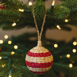 Adorno Navideño Rústico Hecho a Mano con Bola de Seagrass Roja, Decoración Colgante Tejida Natural para Árbol, Fabricante Kingcraftviet - Product Image 5