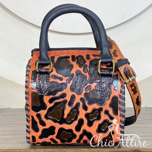 Bolso de mano tipo bandolera de lujo, hecho a mano, con estampado de leopardo, en cuero vacuno premium, con cierre de cremallera, unisex, estilo Speedy. - Product Image 1