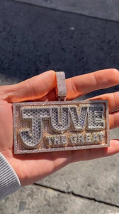 จี้เพชรโมอิสซาไนต์สุดหรู JWE รุ่น The Great รูปทรงสี่เหลี่ยมพร้อมแผ่นป้ายชื่อ สไตล์ฮิปฮอป ประดับเพชรเต็มชิ้น ระยิบระยับ - Product Image 3