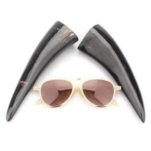 Gafas de Sol Redondas de Cuerno de Búfalo, Material Artesanal Natural, Montura Orgánica Pulida, Hechas a Mano, HASAN CRAFT HC-0001, de Uttar Pradesh - Product Image 5