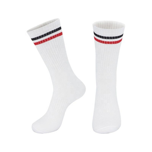 Chaussettes de sport professionnelles personnalisées à séchage rapide pour la course, en coton, mi-mollet, pour l'été - Product Image 1