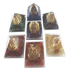 Pirámide de Cristal Hecha a Mano, Estilo Feng Shui, Ecológica, para Sanación con Reiki, Meditación, Decoración Navideña, Gujarat - Product Image 1