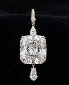 Pendentif de luxe pour femme en or 14 carats, diamant de laboratoire taille coussin 45-50 carats, certifié IGI, idéal pour mariage ou cadeau de fête - Product Image 1