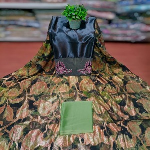 ชุดเดรสหรูหราสไตล์ฝรั่งเศสแบบดั้งเดิม พร้อมลวดลายดอกไม้และใบไม้ ประดับด้วยกลิตเตอร์สีทองอย่างประณีต เหมาะสำหรับงานเลี้ยงตอนเย็น - Product Image 1