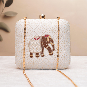 Bolso de Mano Blanco con Bordado Marrón y Rojo, Elegante Bolso de Noche de Diseñador para Mujer, Ideal para Eventos - Product Image 1