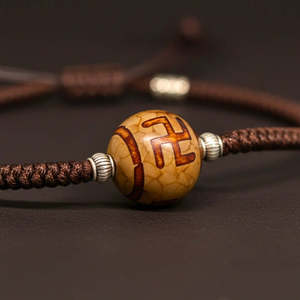 Collar con Colgante de Cristal Natural Swastik Dzi de 1 Pulgada con Cuerda de Cuero Ajustable para Hombres y Niños - Product Image 4