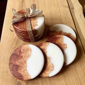 Portavasos de Madera de Acacia con Juego de Posavasos de Resina Azul, Decoración Elegante para el Hogar y Bar, Posavasos Premium para Mesa - Product Image 3