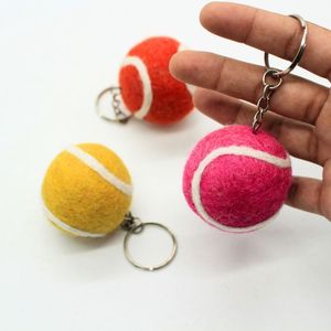 Porte-clés en feutre fait main en forme de balle de tennis, breloque pour sac de sport - Product Image 3