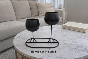 ชุดแจกันโลหะแบบมินิมอลสีดำ สำหรับตกแต่งบ้าน พร้อมที่วางดอกไม้คู่ - Product Image 3