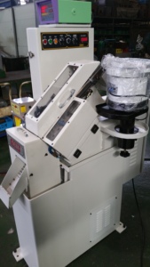 เครื่องขึ้นรูปโลหะเย็นรุ่น CH-400 ของ Changjo Engineering พร้อมกำลังการผลิต 300 ชิ้น/นาที และเครื่องทำรีเวทอุตสาหกรรม - Product Image 1
