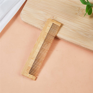 Peigne à dents larges en bambou naturel personnalisé avec logo, pas cher, pour hôtel - Product Image 4