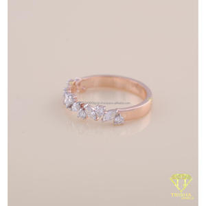 Anillo de Boda de Moissanita y Diamantes en Oro Rosa, Anillo Curvo Apilable de Media Eternidad, Anillo de Aniversario para Mujer, Regalo de Joyería - Product Image 3