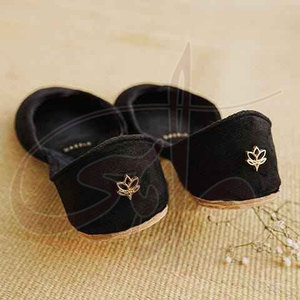 รองเท้าสั่งทำพิเศษ คุณภาพสูง พิมพ์ลายกันลื่น พื้นรองเท้ากันลื่น ทำด้วยมือ หน้าผ้ากำมะหยี่ ปักลายแฟชั่น - Product Image 4