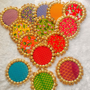 Tapis en tissu indien traditionnel en gros pour la décoration de tables et de thali - Gota Patti Pooja Aasan ethnique fait main pour mariages et festivals - Product Image 6