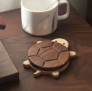 Sous-verres ronds en bois avec motif de feuille de palmier découpé, accompagnés d'un support assorti, disponibles à prix de gros. - Product Image 2