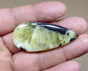 Prehnita Amarilla Natural Australiana, Gema Suelta en Cabujón con Corte de Pera, Mineral para Joyería - Product Image 4