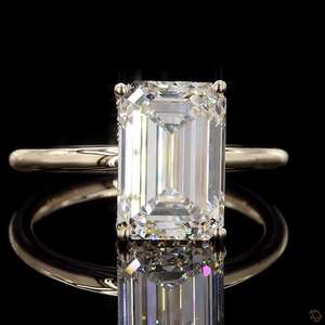 Bague de fiançailles solitaire en diamant de laboratoire taille émeraude de 4,52 carats en or jaune 14 carats, demi-éternité, bijoux de mariée - Product Image 3