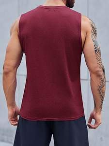 เสื้อกล้ามออกกำลังกายผู้ชายคุณภาพสูง OEM ตัดเย็บอย่างดี น้ำหนักเบา ระบายอากาศได้ดี เสื้อกล้ามแบบสตริงเกอร์สั่งทำพิเศษสำหรับวิ่งและฟิตเนส เสื้อกล้ามสุดเท่ - Product Image 2