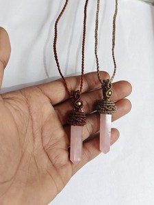 Collier ras du cou en macramé fait main avec pendentif en pointe de cristal de quartz clair, bijoux bohèmes tribaux, cordon tressé, artisanat hippie, bouddhisme - Product Image 4
