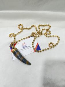 Colgante de Bisutería con Diseño de Piel de Leopardo y Rayas de Tigre, en Forma de Colmillo, Hecho de Cuerno Natural en India - Product Image 4