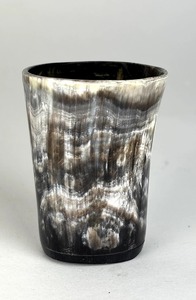 Vaso de Cerveza Vikingo Hecho a Mano con Cuerno de Vaca Natural Ecológico para Fiestas a Precio Económico - Product Image 3