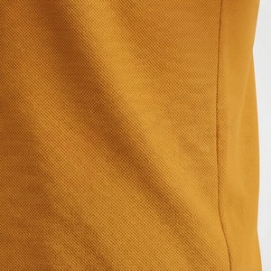 Polo en piqué jaune moutarde à manches courtes pour homme avec poche, design uni tricoté décontracté, coupe classique - Product Image 5