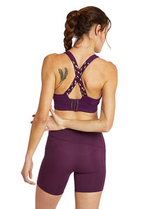 Conjunto de yoga de 2 piezas para mujer, sensación de segunda piel, ropa deportiva, shorts de yoga de cintura alta y sujetador deportivo con cuello halter - Product Image 3
