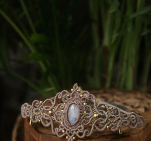 Collar de Gargantilla Hecho a Mano con Macramé Color Taupe y Piedra Lunar, Joyería Ajustable con Cuentas Doradas Estilo Boho para Mujer - Product Image 2