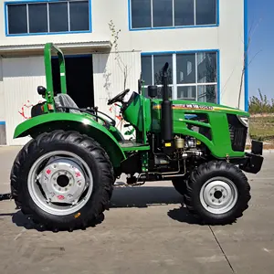 Petit tracteur agricole avec charrue machines agricoles un tracteur d'équipement agricole
