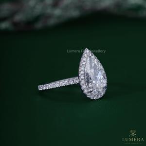 Anillo de compromiso de lujo con diamante de laboratorio talla pera de 3.57 quilates, halo de oro blanco de 14K, tallo pavé, anillo de boda nupcial en forma de lágrima para mujer - Product Image 3