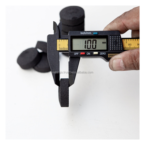 Charbon de bois noir de coquille de noix de coco conçu sur mesure pour le gril de shisha et de narguilé chauffant le charbon du Vietnam - Product Image 1