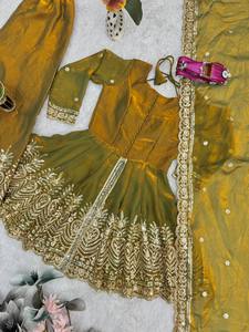 Salwar Kameez de Seda con Bordado Intenso para Mujer, Diseño Bicolor con Lentejuelas y Espejos, Traje Tradicional para Diwali, Bodas y Fiestas - Product Image 4