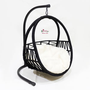 Columpio para mascotas de mimbre de plástico tejido de primera calidad con soporte resistente, tumbona ecológica para gatos y perros pequeños - Product Image 1