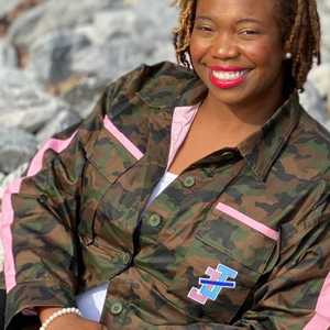 Chaqueta de Camuflaje para Mujer Jack and Jill con Ribete Rosa, Logotipo Bordado Personalizado, Chaqueta Utilitaria con Botones, Suministro al por Mayor OEM - Product Image 6