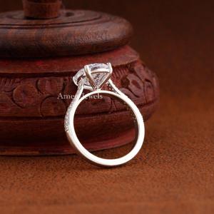 Bague de fiançailles en diamant taille coussin pour femme, avec pavé, bijoux fins classiques - Product Image 2