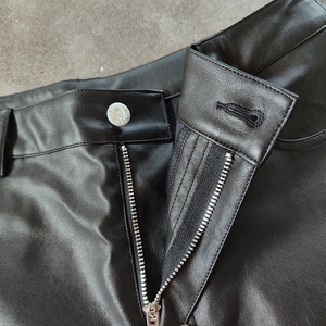 กางเกงขาสั้นผู้ชายทรงหลวม หนังเทียม ระบายอากาศได้ดี น้ำหนักเบา สไตล์ไฮสตรีท พิมพ์ลายตัวอักษร ผ้าวอร์สเต็ดรักษ์โลก ซิปหน้า - Product Image 6